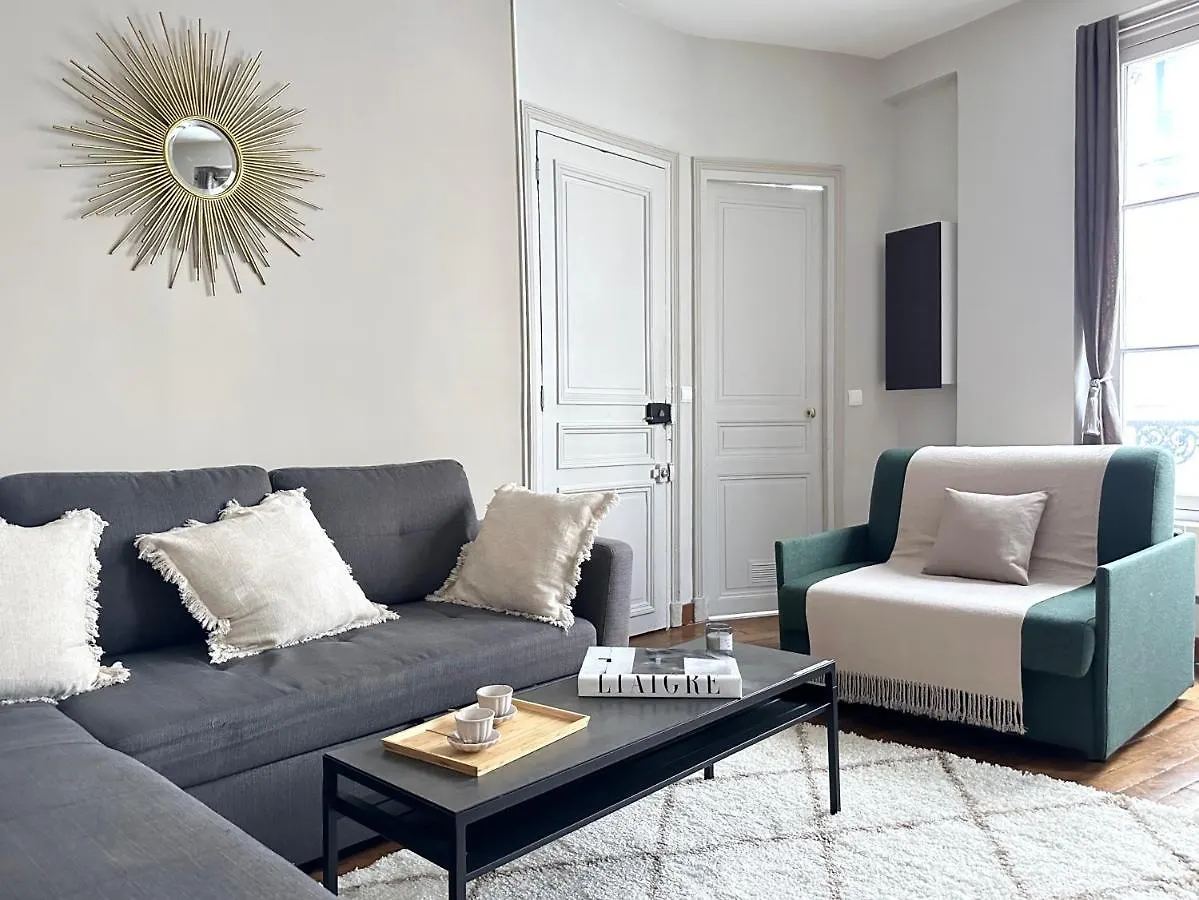 Quiet Retreat Studio In Le Marais Paris