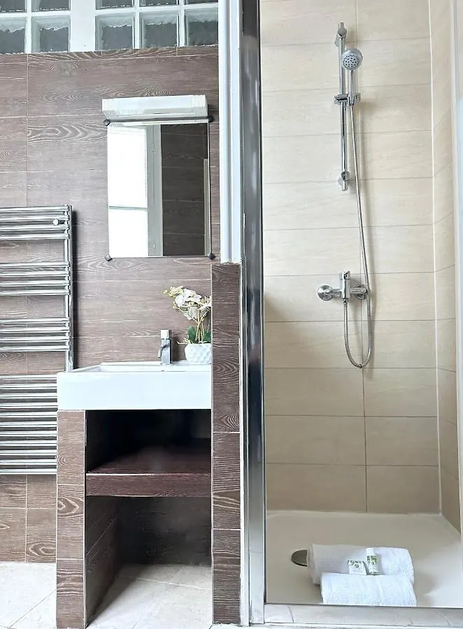 Lägenhet Quiet Retreat Studio In Le Marais Paris Frankrike